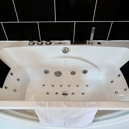 Ng Prestige L Lille L - Bouvines Balneo アパート トゥールコワン